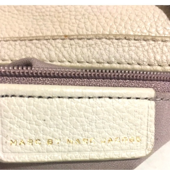 Marc by Marc Jacob’s Cream Leather Crossbody Bag - Picture 5 of 9